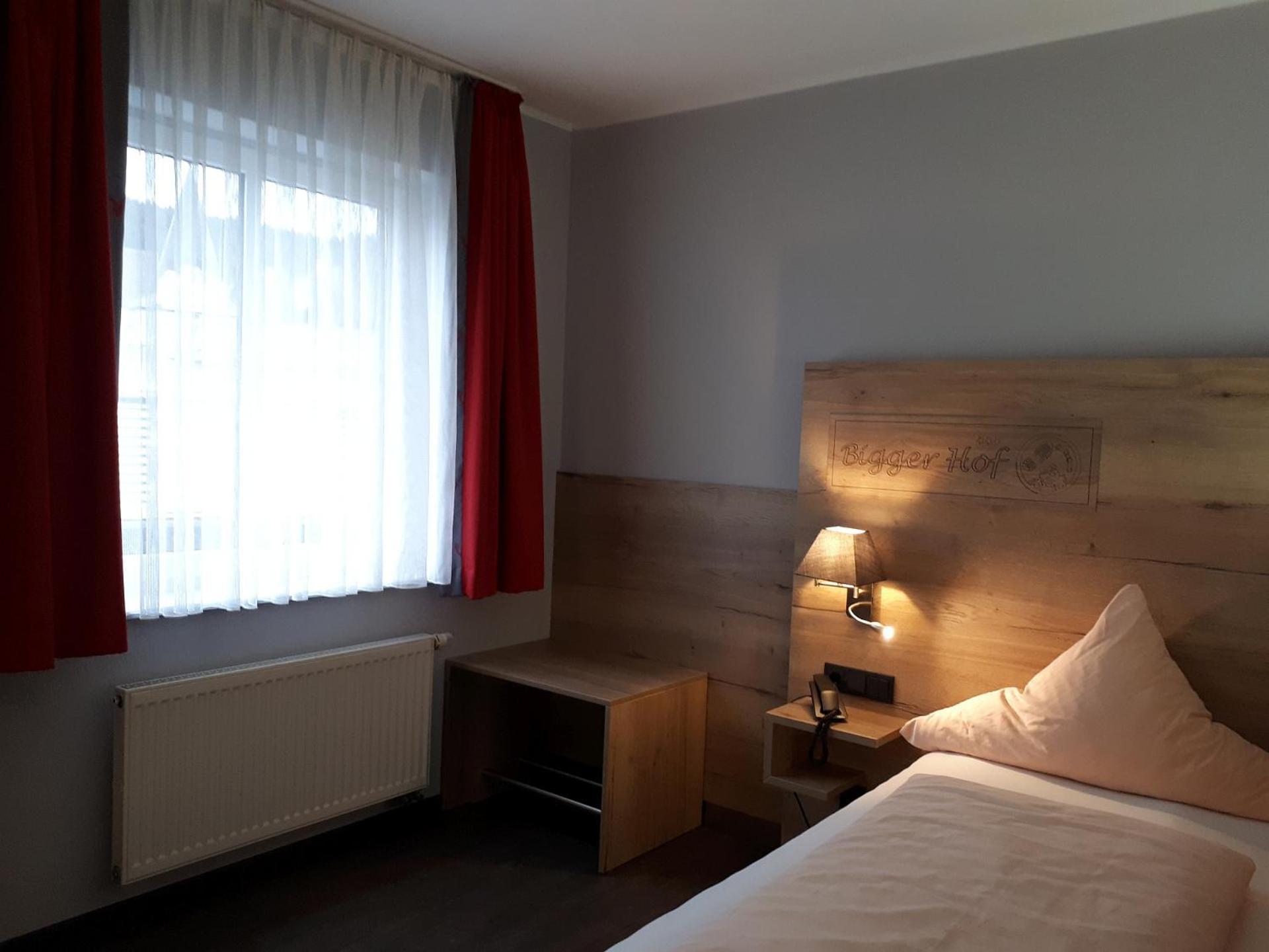 Hotel Bigger Hof - Wirtshaus Platzhirsch Am Jahnplatz Ольсберг Экстерьер фото